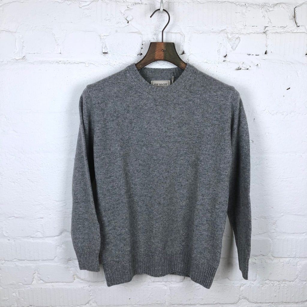 https://www.stuf-f.com/media/image/09/34/19/the-real-mccoys-wool-crewneck-sweater-gray-2.jpg