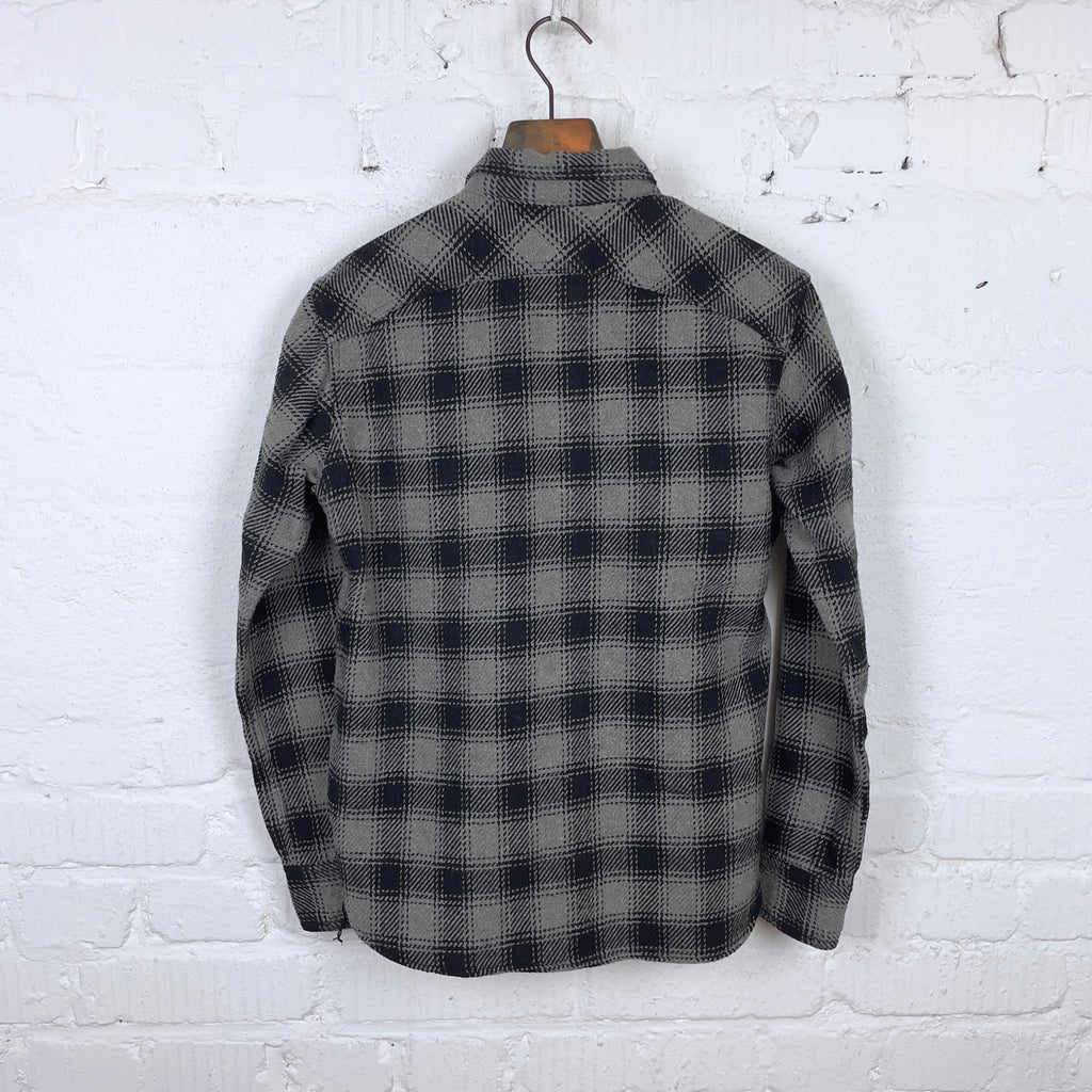 https://www.stuf-f.com/media/image/f9/96/43/the-strike-gold-sgs2203-recycled-cotton-flannel-mixed-nep-check-work-shirt-gray-3.jpg