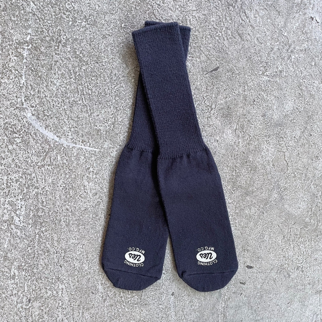 https://www.stuf-f.com/media/image/08/f5/22/ues-yarn-unevenness-3-ply-socks-black-1.jpg