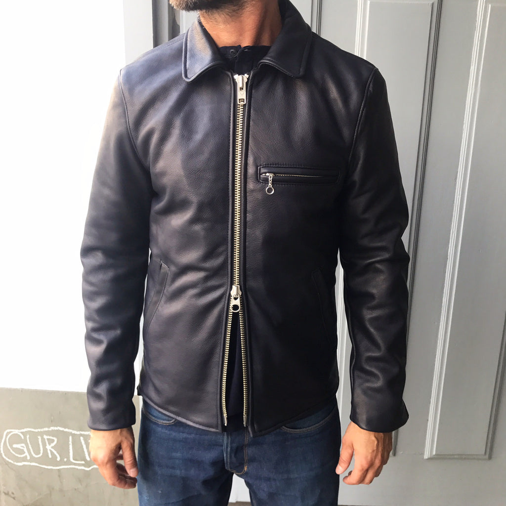https://www.stuf-f.com/media/image/47/20/9c/vanson-leathers-exclusive-stuff-collaboration-leather-jacket-navy-6.jpg