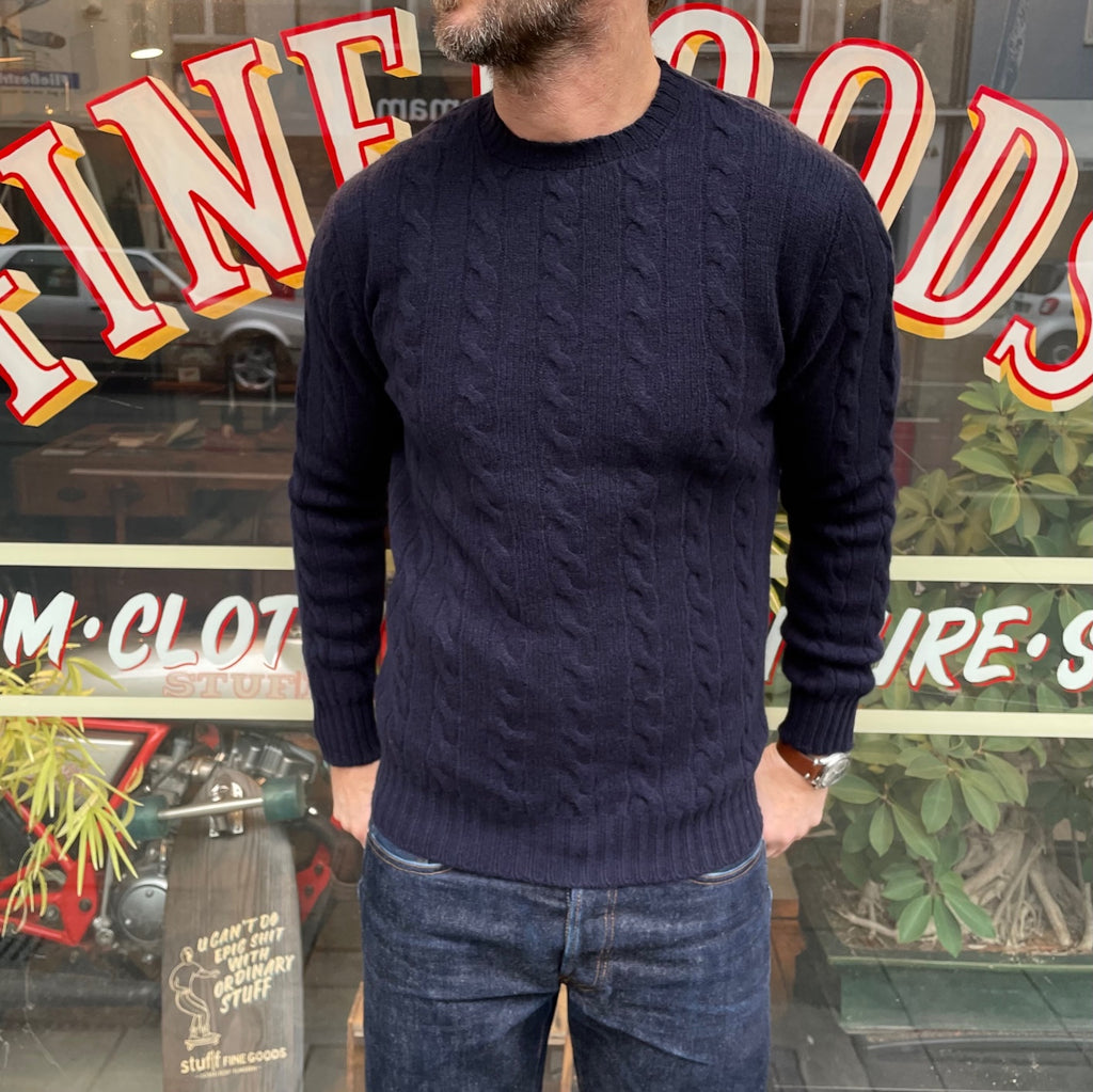 william lockie | gullan super geelong cable knit sweater - dark navy - Bild 2