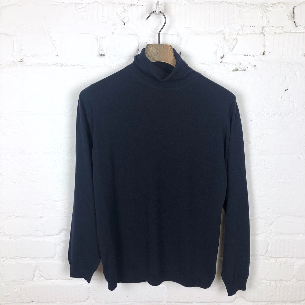 https://www.stuf-f.com/media/image/3d/52/d9/william-lockie-superfine-merino-roll-neck-knit-sweater-navy-5.jpg