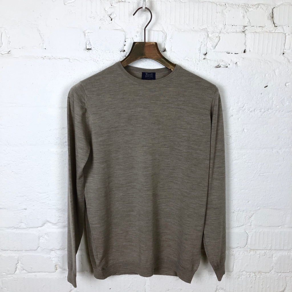 https://www.stuf-f.com/media/image/82/6a/b8/william-lockie-superfine-merino-sweater-beige-1.jpg